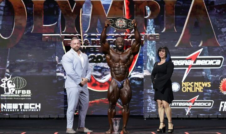 Samson Dauda als gefeierter Sieger der Open beim Mr. Olympia 2024: Top