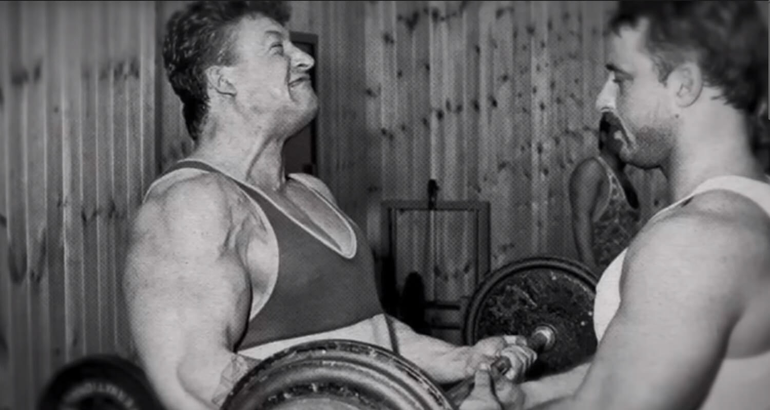 Dorian Yates bei intensiven Bizepscurls zu Beginn seiner Karriere.